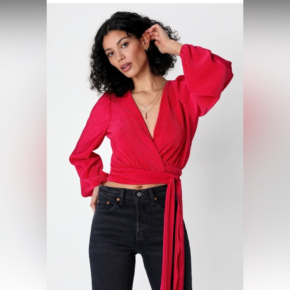 Lulu’s Red Wrap Top Tie Voltage Plisse Long Sleeve Sz Small